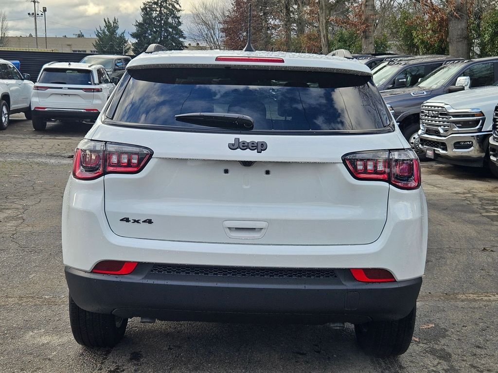 New 2026 Bright White Clear-Coat Exterior Paint Jeep Latitude image 6