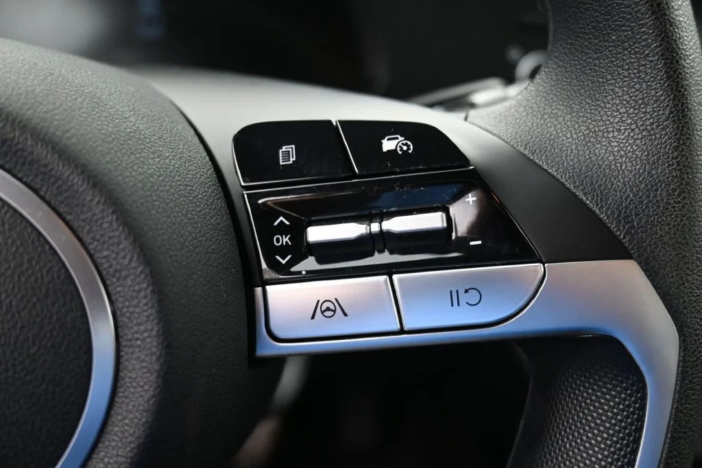 Used 2024 White Hyundai SE image 23