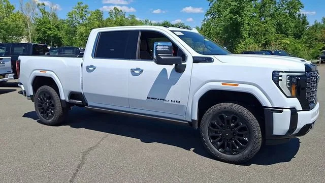 New 2026 Glacier White Tricoat GMC Denali Ultimate image 3