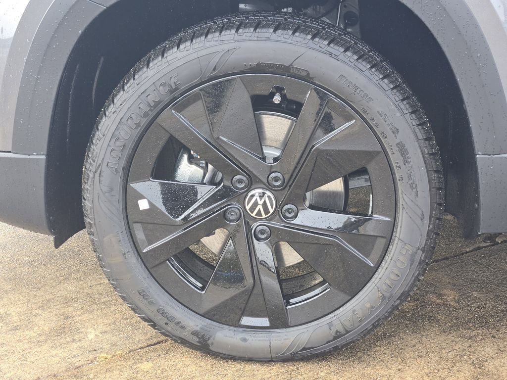 New 2026 Gray Volkswagen 1.5T SE image 10