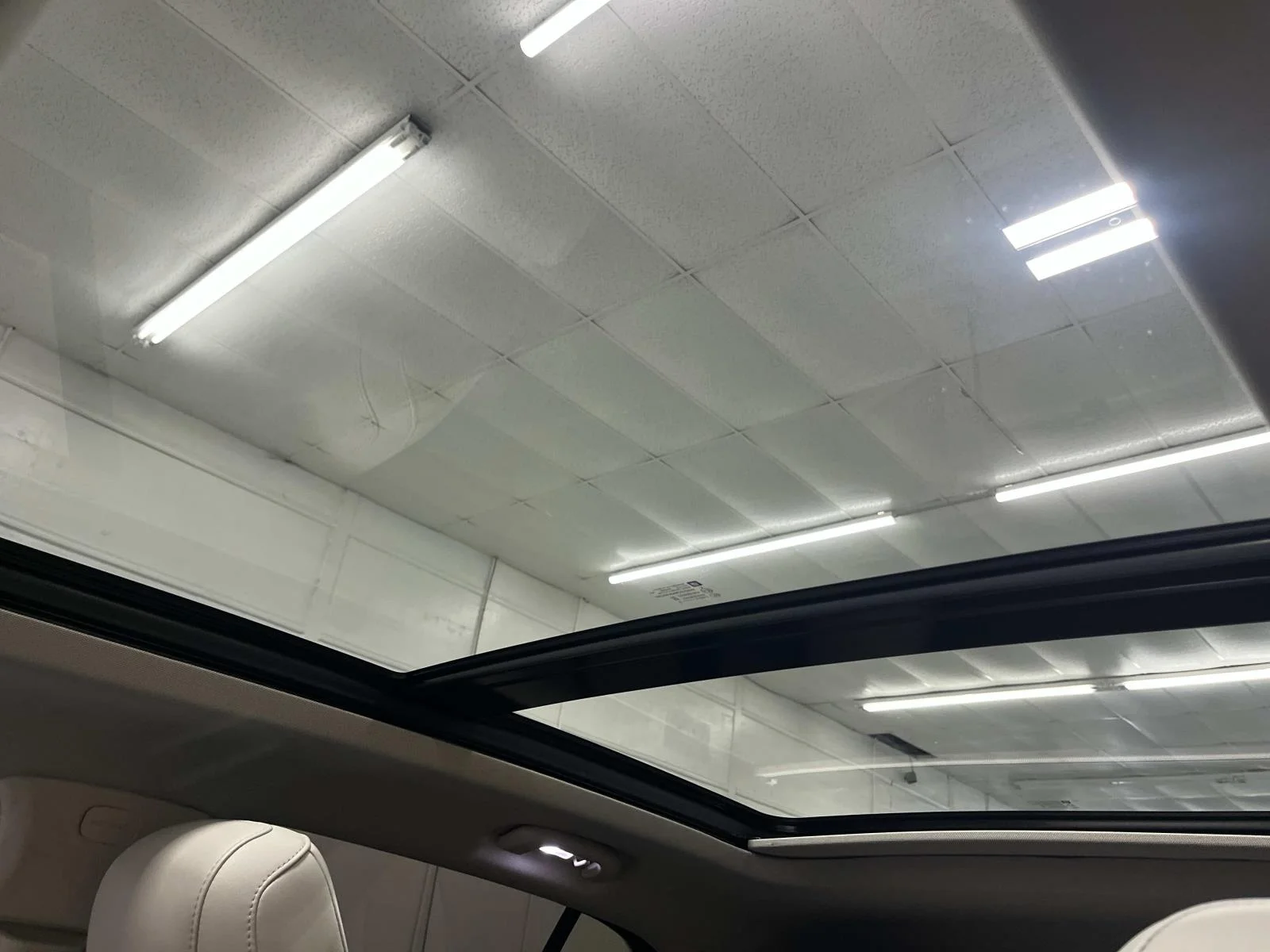 Used 2019 SHADOW METALLIC Cadillac FWD Premium Luxury image 28