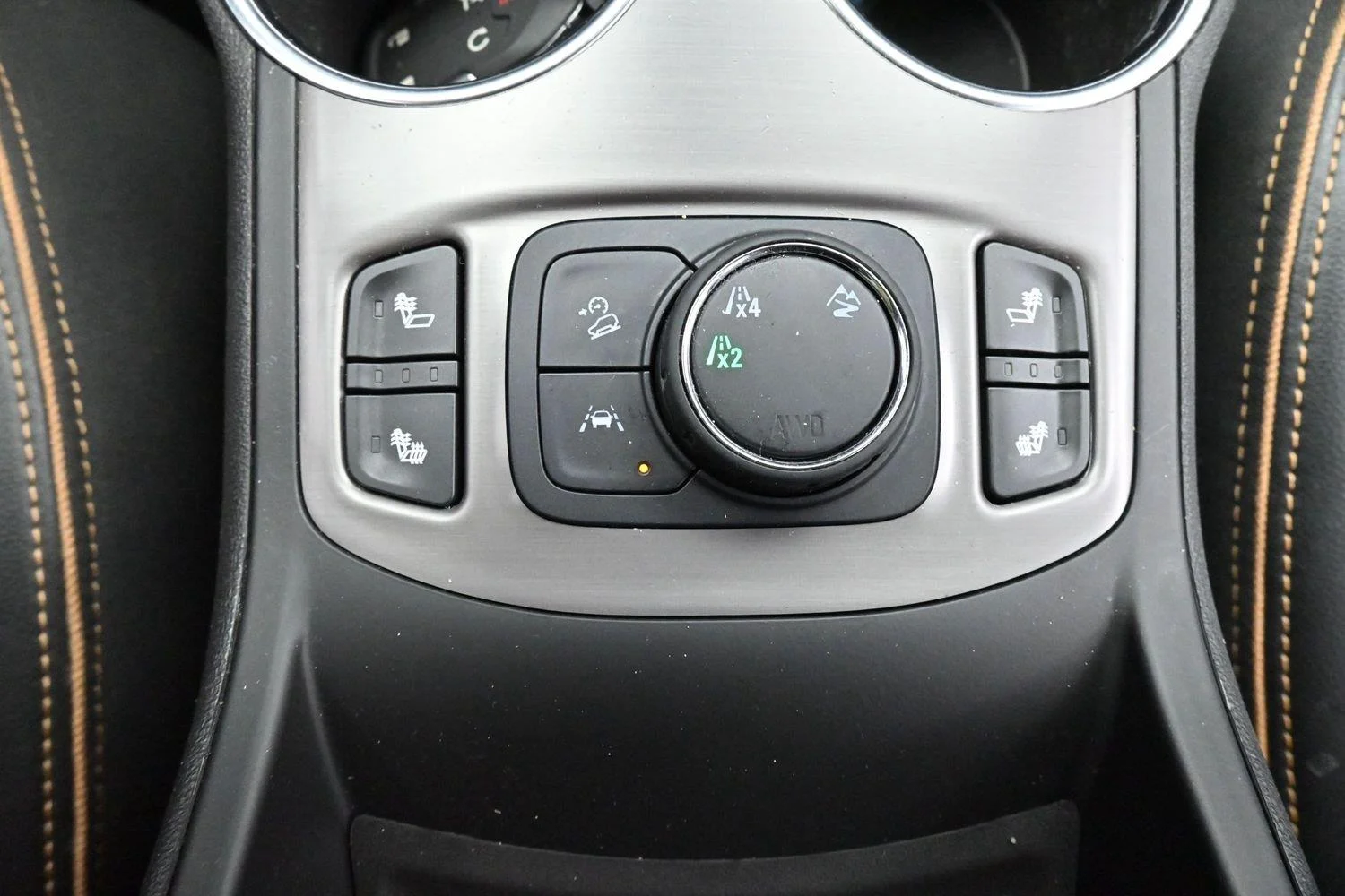 Used 2022 Summit White GMC AT4 image 29