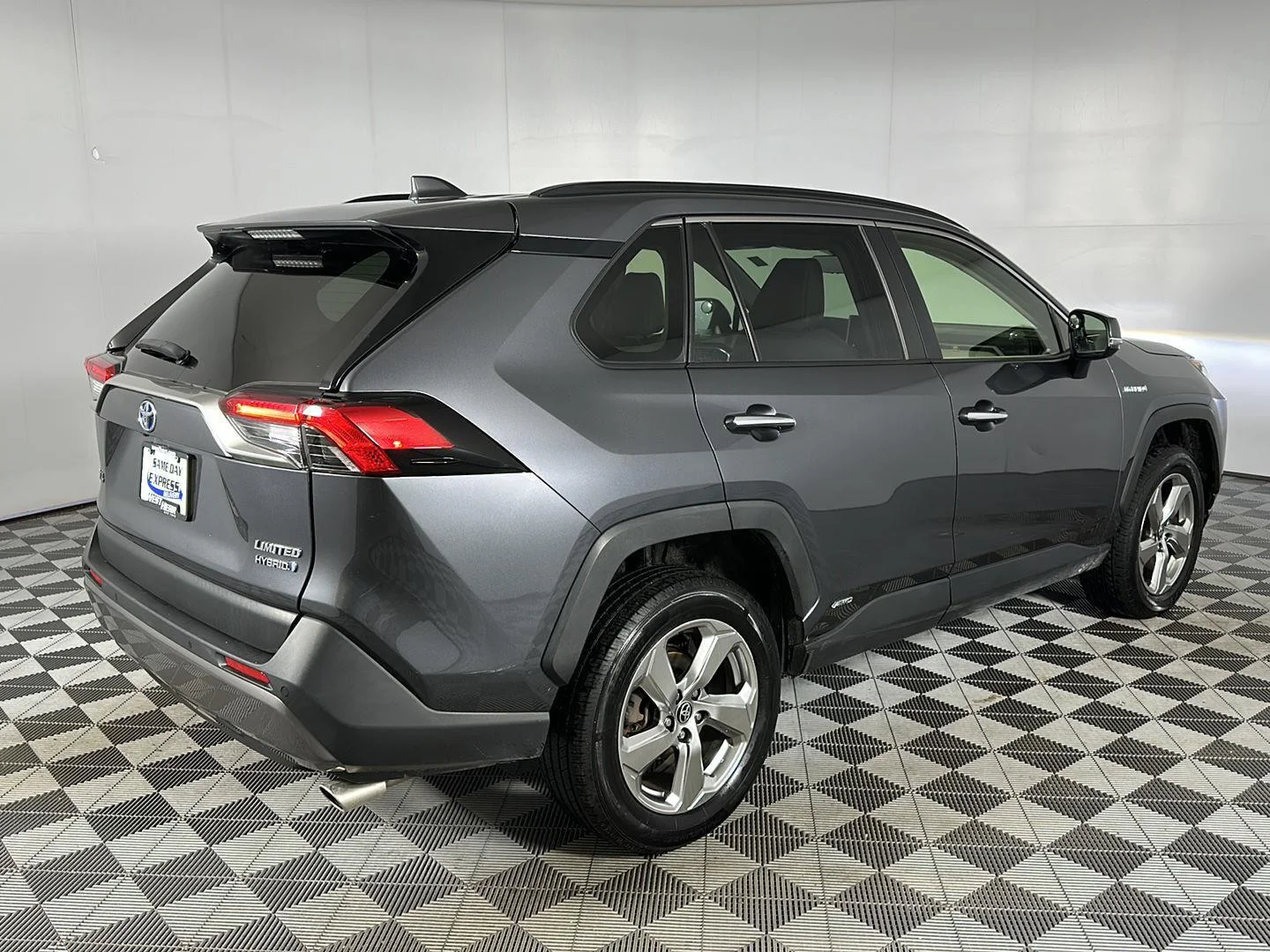Used 2020 Magnetic Gray Metallic Toyota Limited image 29