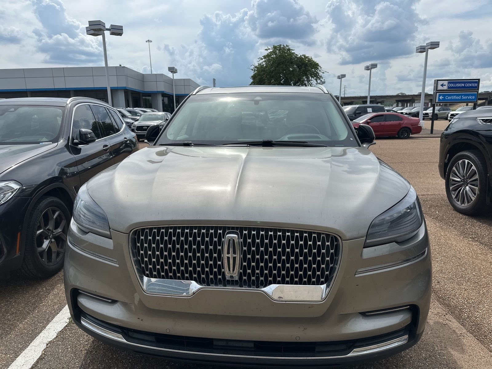 Used 2023 Beige Lincoln Reserve image 2