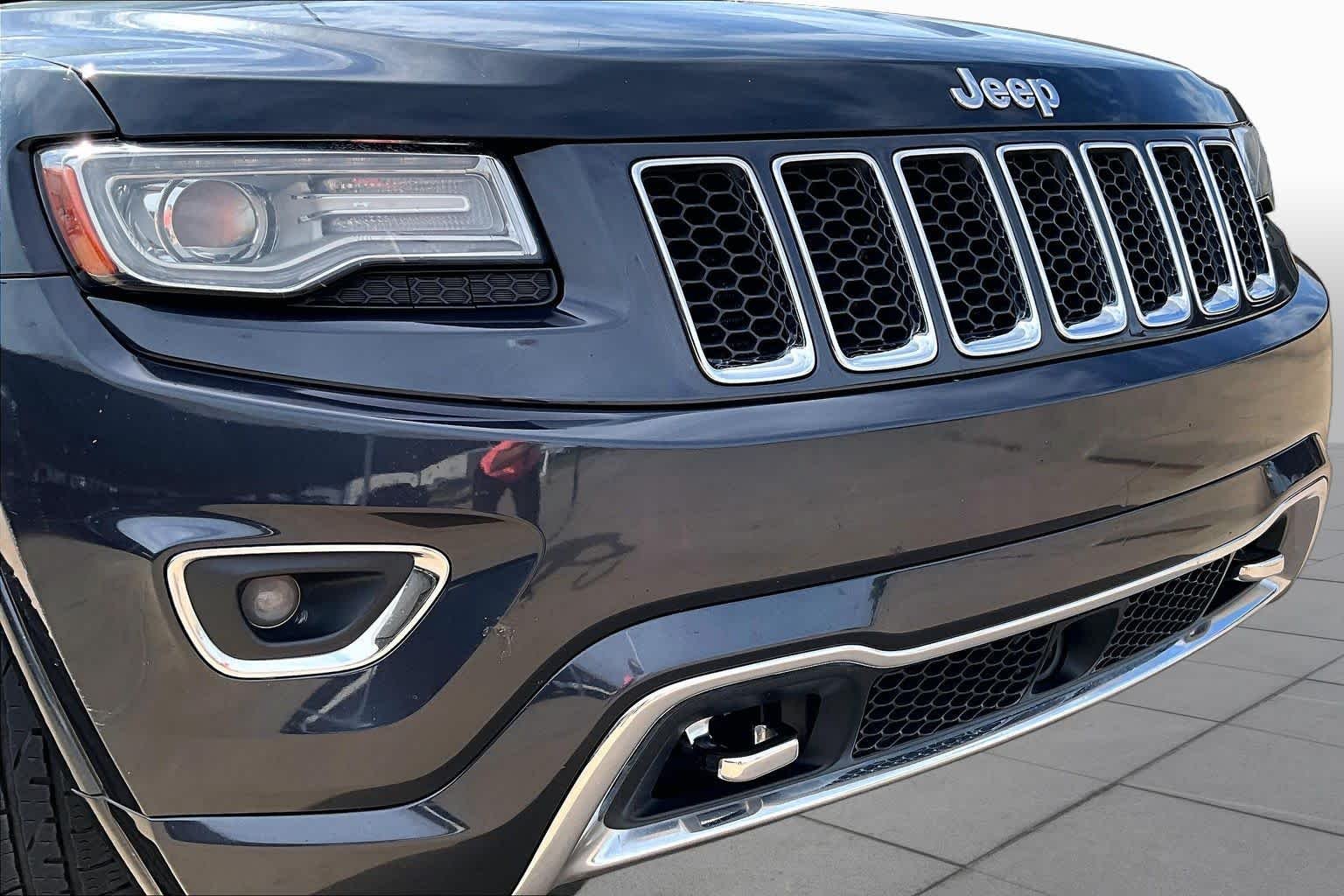 Used 2014 Maximum Steel Metallic Clearcoat Jeep Overland image 29