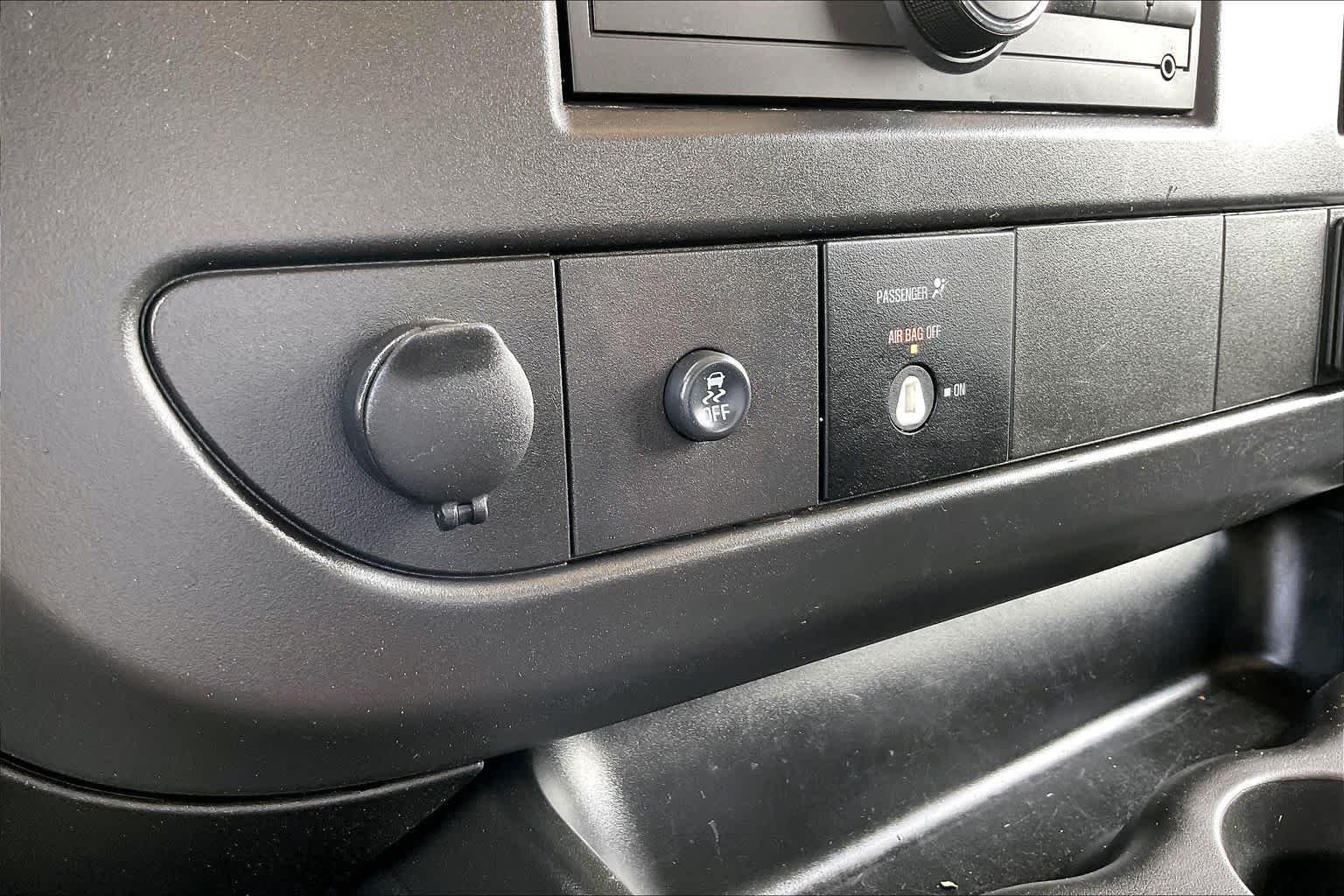 Used 2025 Summit White Chevrolet  image 29
