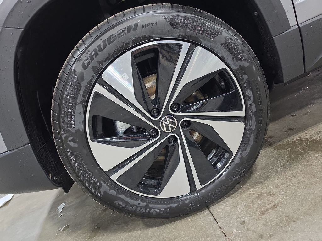 New 2026 Silver Volkswagen 1.5T SE image 9