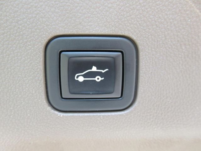 Used 2021 Beige GMC Denali image 41