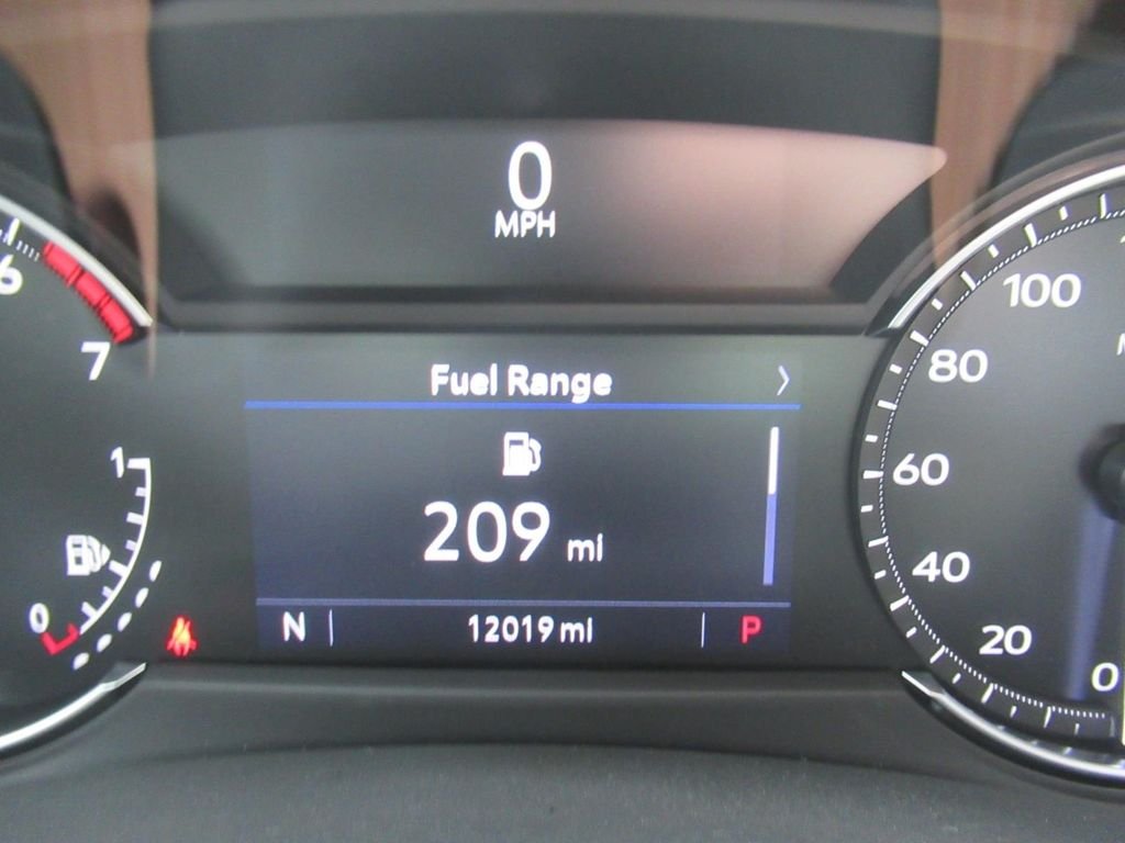 Used 2023  Cadillac Luxury image 24