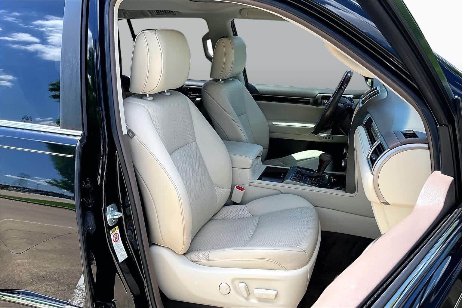 Used 2017 Black Onyx Lexus Luxury image 9