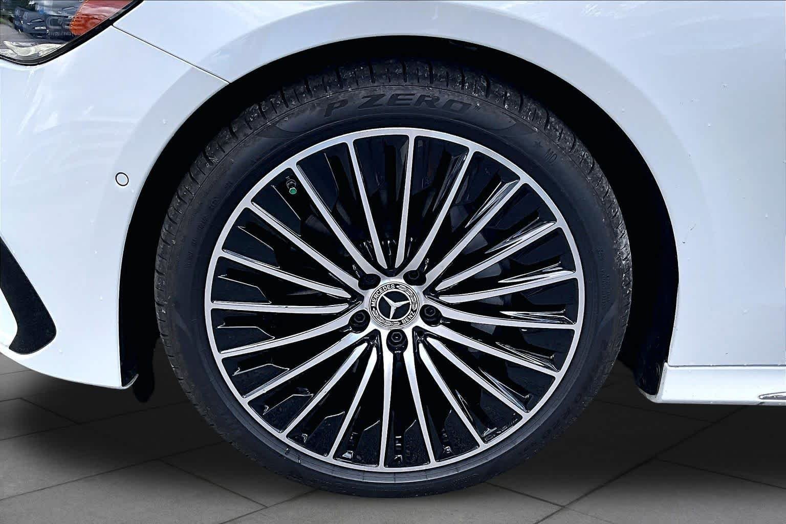 Used 2026 MANUFAKTUR Moonlight White Metallic Mercedes-Benz E 350 image 11
