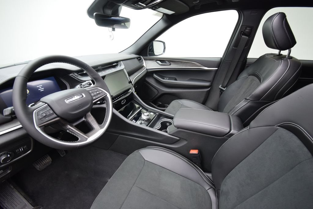 New 2026 Silver Zynith Exterior Paint Jeep Altitude image 32