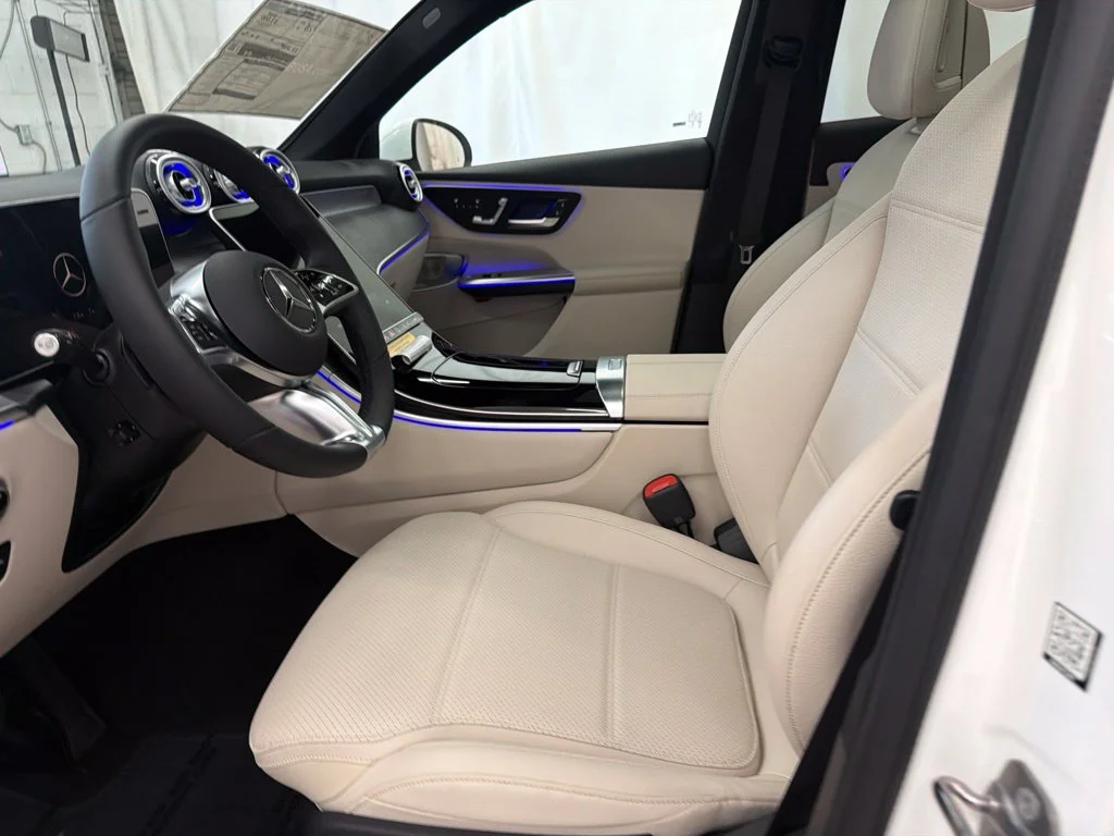 New 2027 White Mercedes-Benz GLC 300 image 12