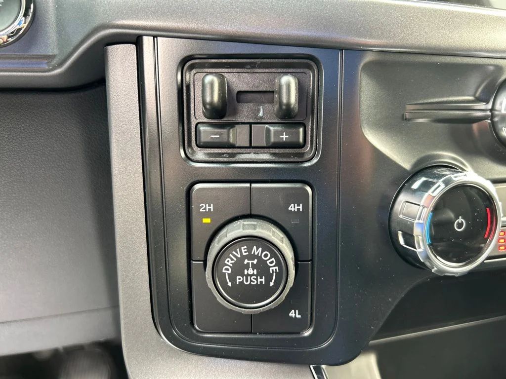 New 2026 Agate Black Metallic Ford XLT image 21