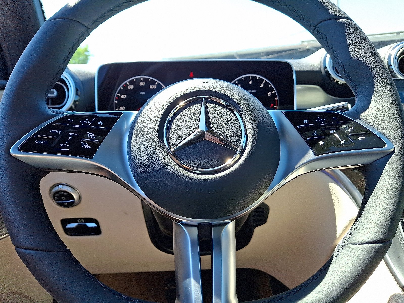 New 2026 Polar White Mercedes-Benz GLC 300 image 27