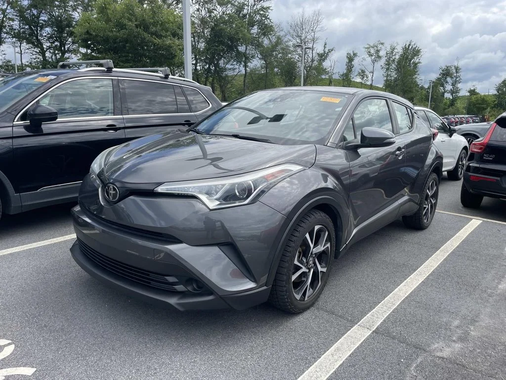 Used 2018 Magnetic Gray Metallic Toyota XLE image 2