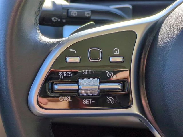Used 2023  Mercedes-Benz GLB 250 image 16