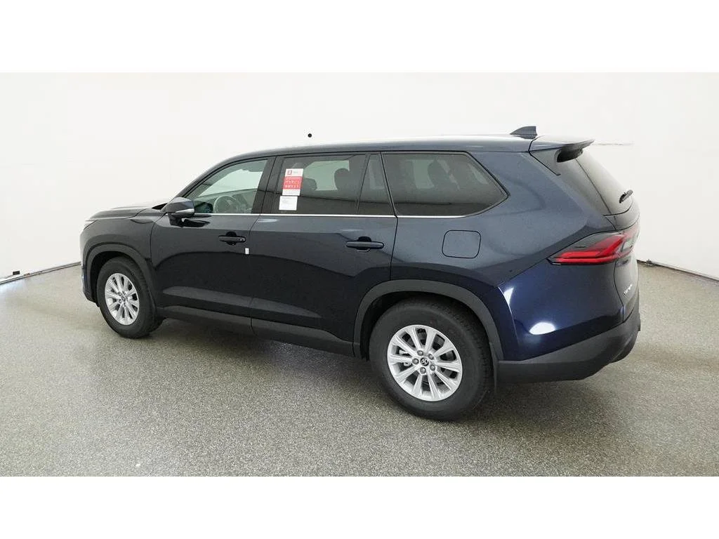 Used 2025  Toyota XLE image 6