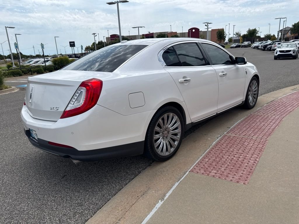 Used 2013 White Lincoln Premium image 4