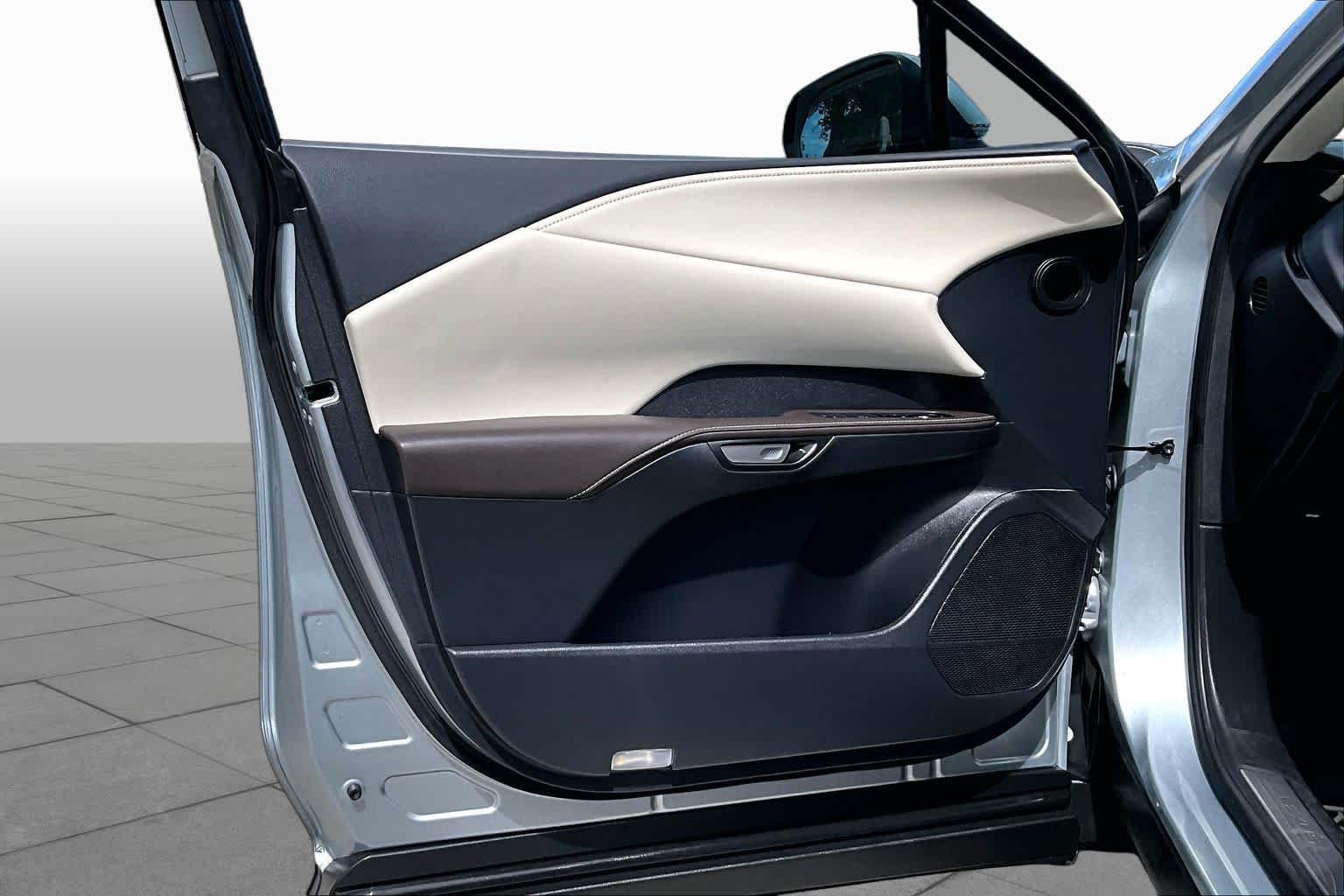 Used 2024 Iridium Lexus Premium Plus image 26
