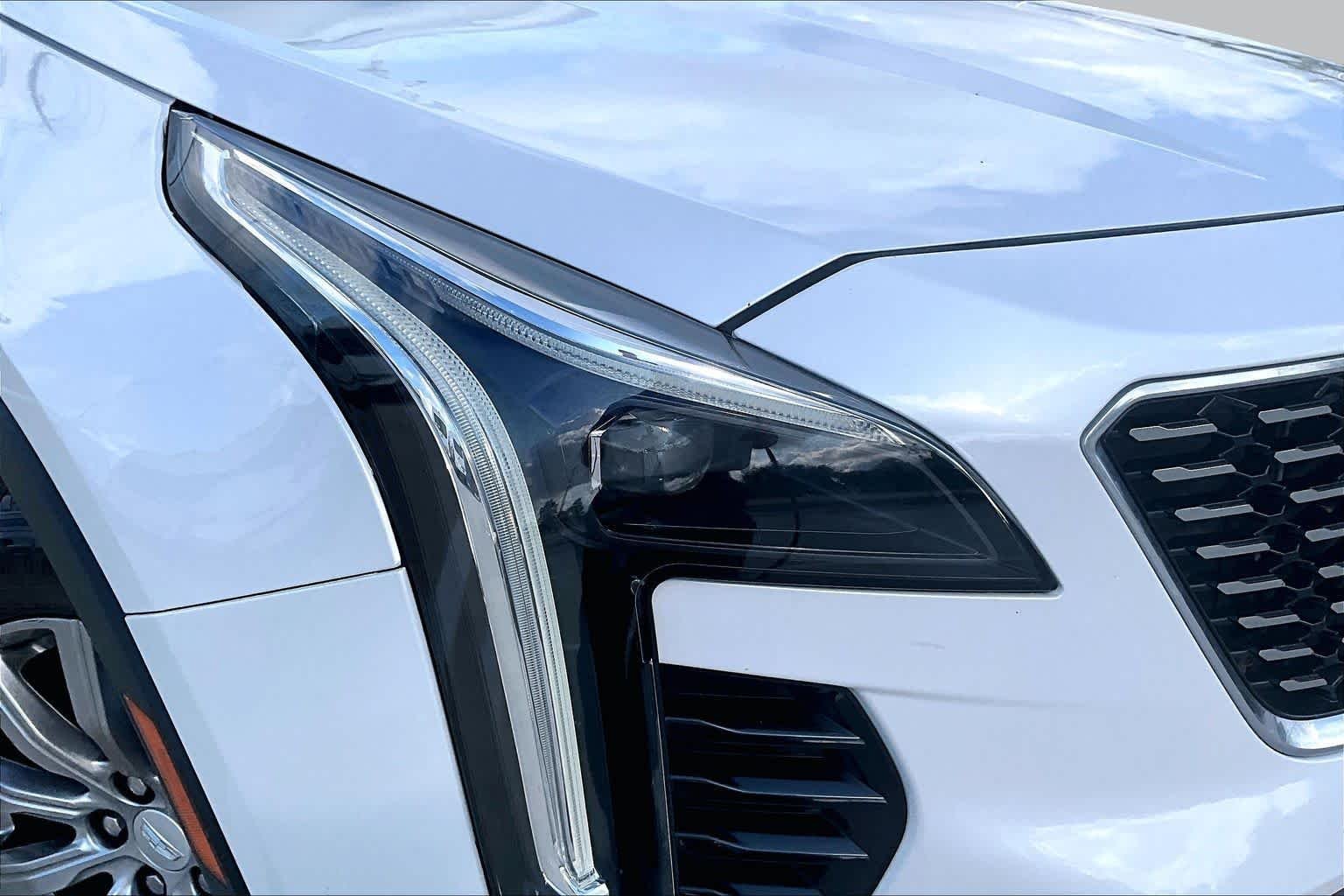Used 2019 Crystal White Tricoat Cadillac FWD Premium Luxury image 26