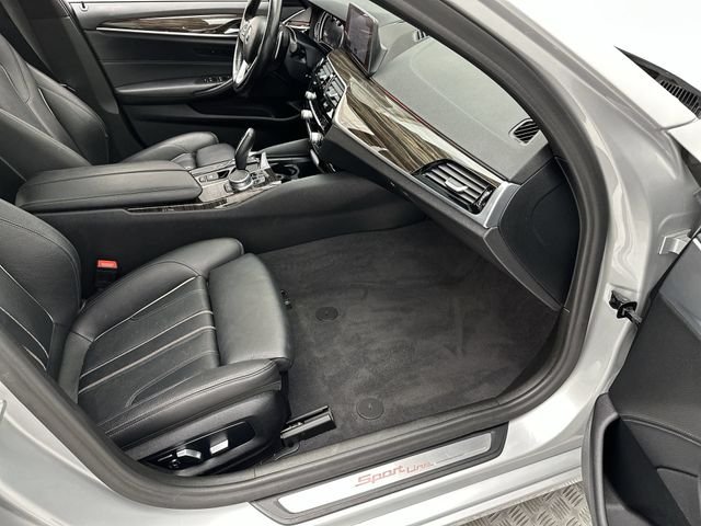 2019 BMW 5 Series 530i - Photo 25