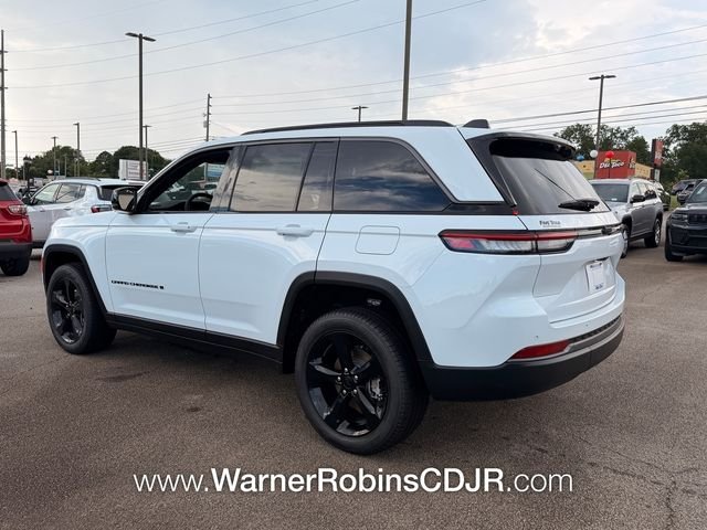 New 2026 Bright White Clear-Coat Exterior Paint Jeep Limited image 9