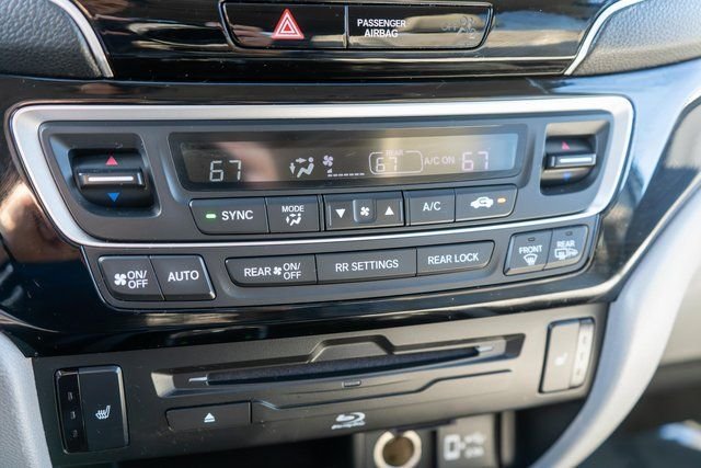 Used 2020 Modern Steel Metallic Honda Touring image 37