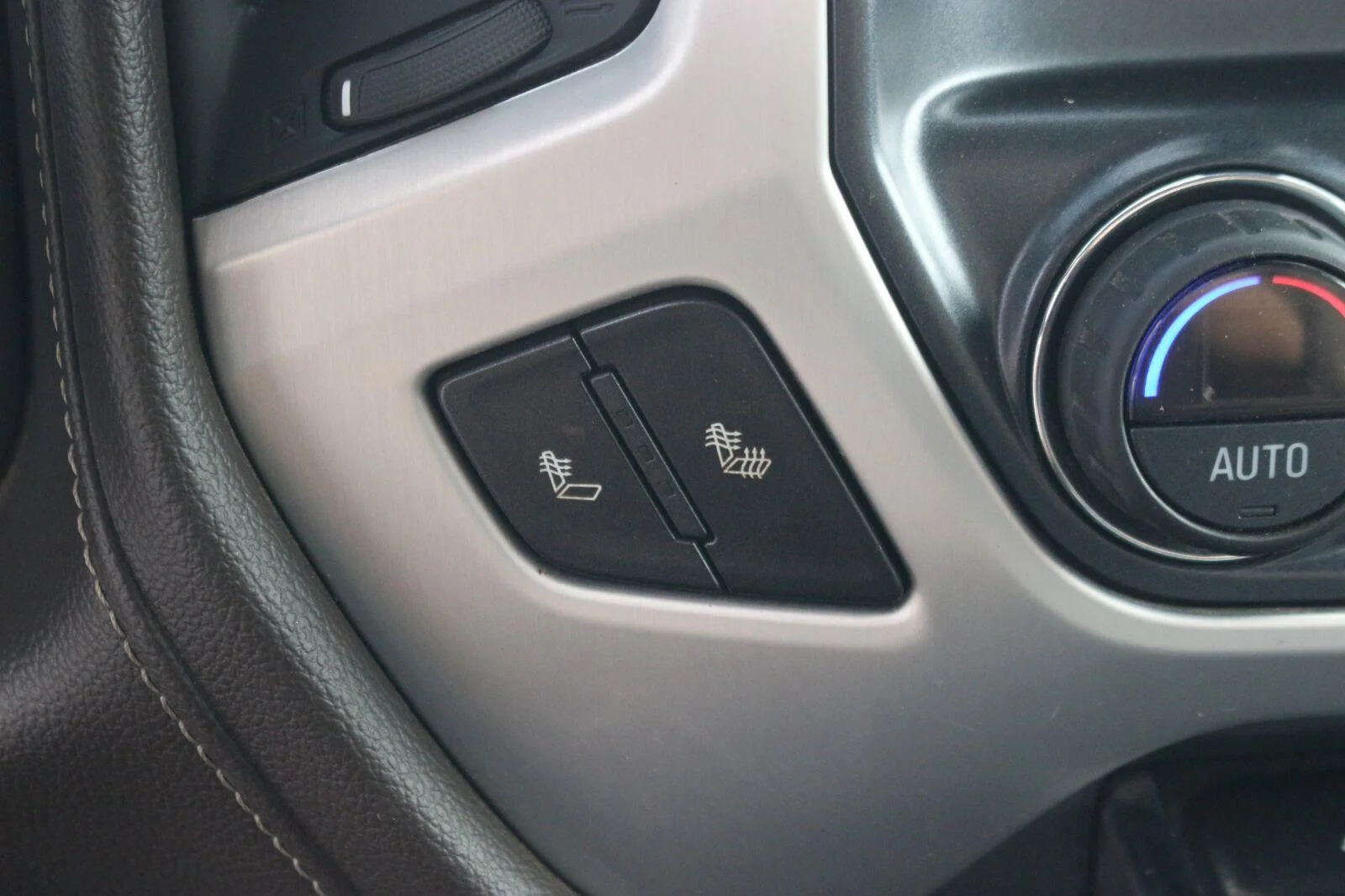 Used 2017 SUMMIT WHITE GMC SLT image 29