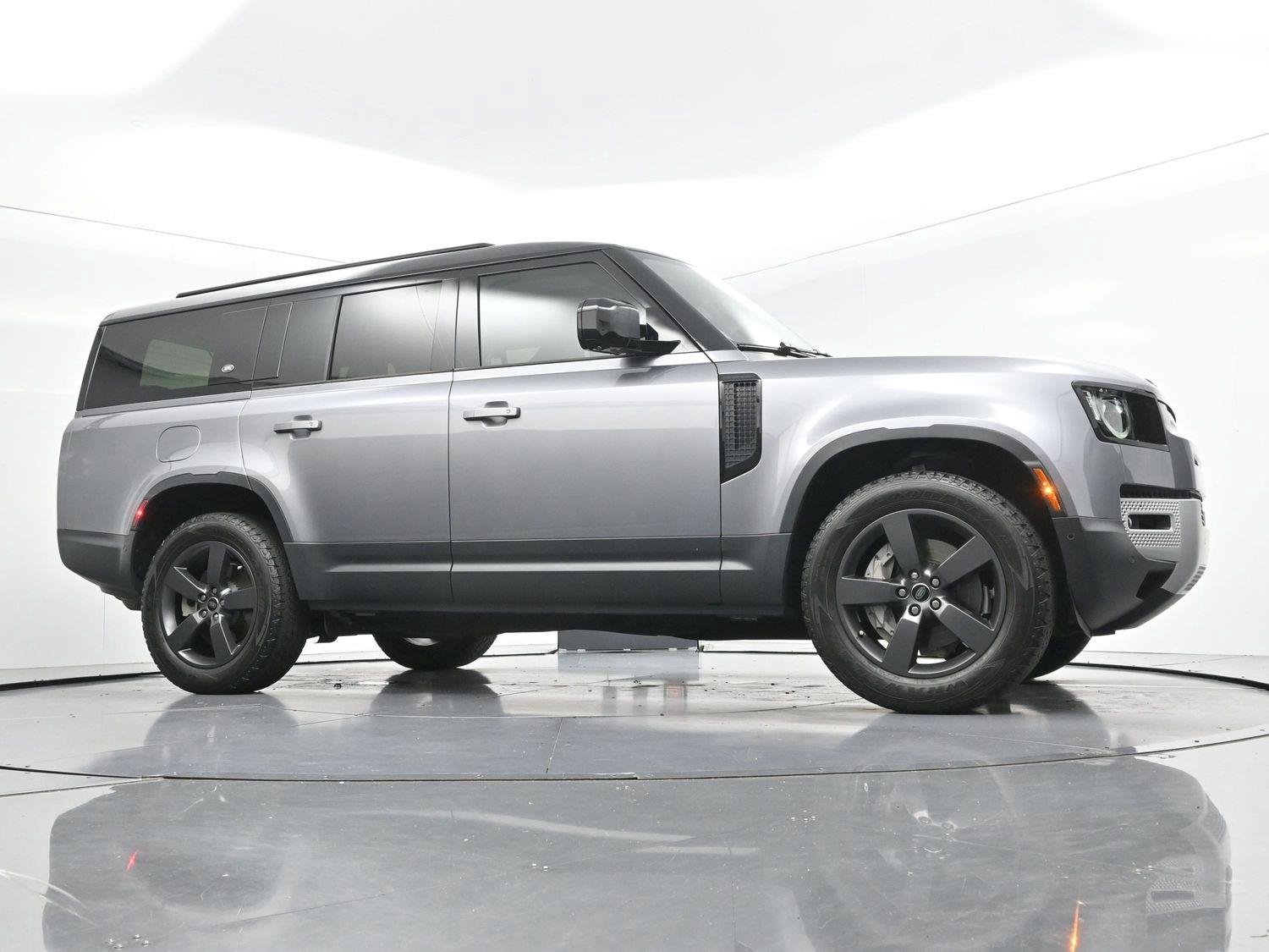 Used 2024 Eiger Grey Metallic Land Rover S image 53
