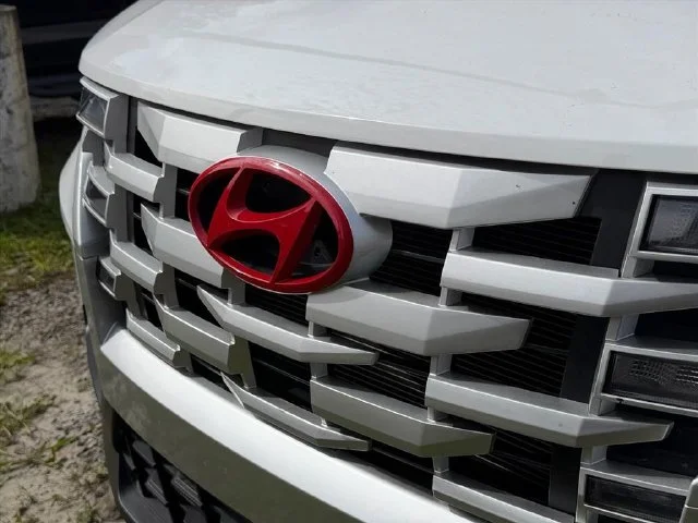 Used 2023 White Hyundai SEL image 7