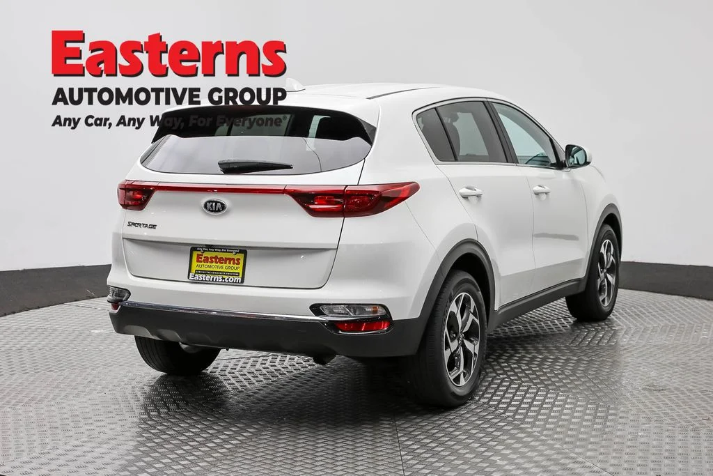 Used 2022 White Kia LX image 5