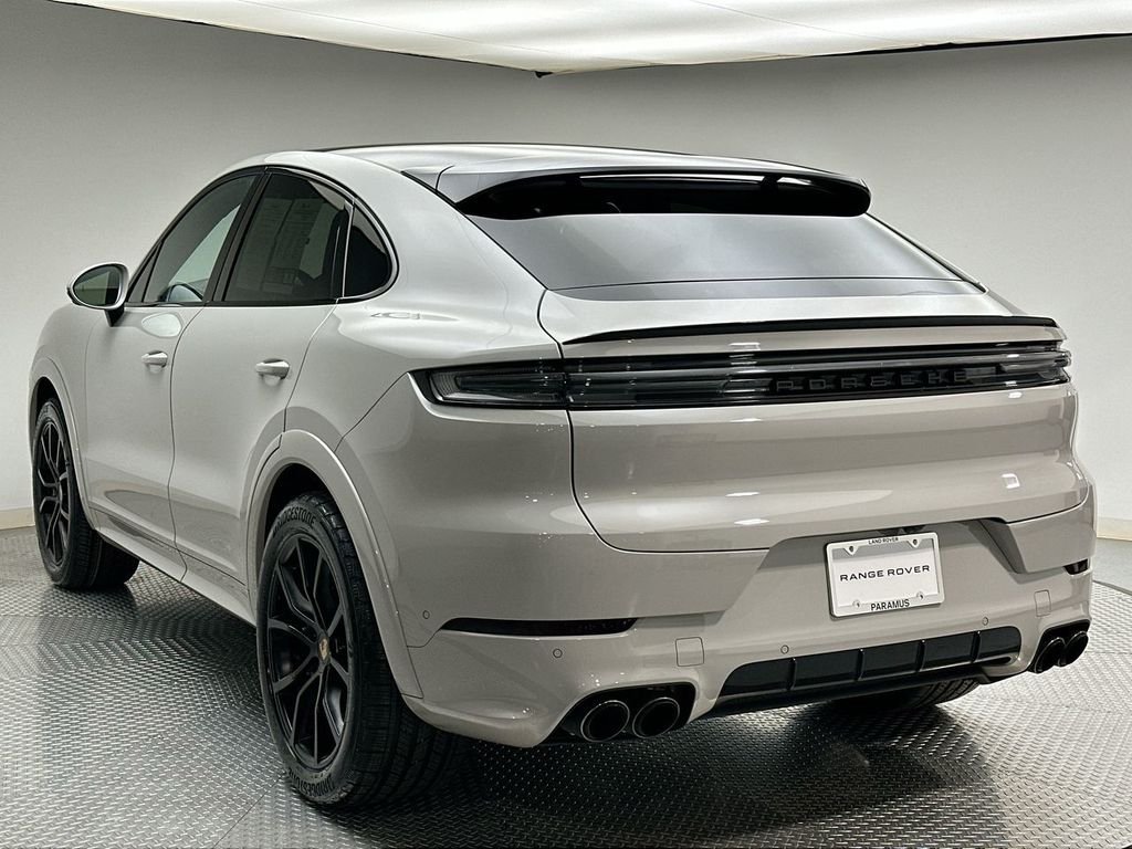 Used 2025  Porsche S image 11