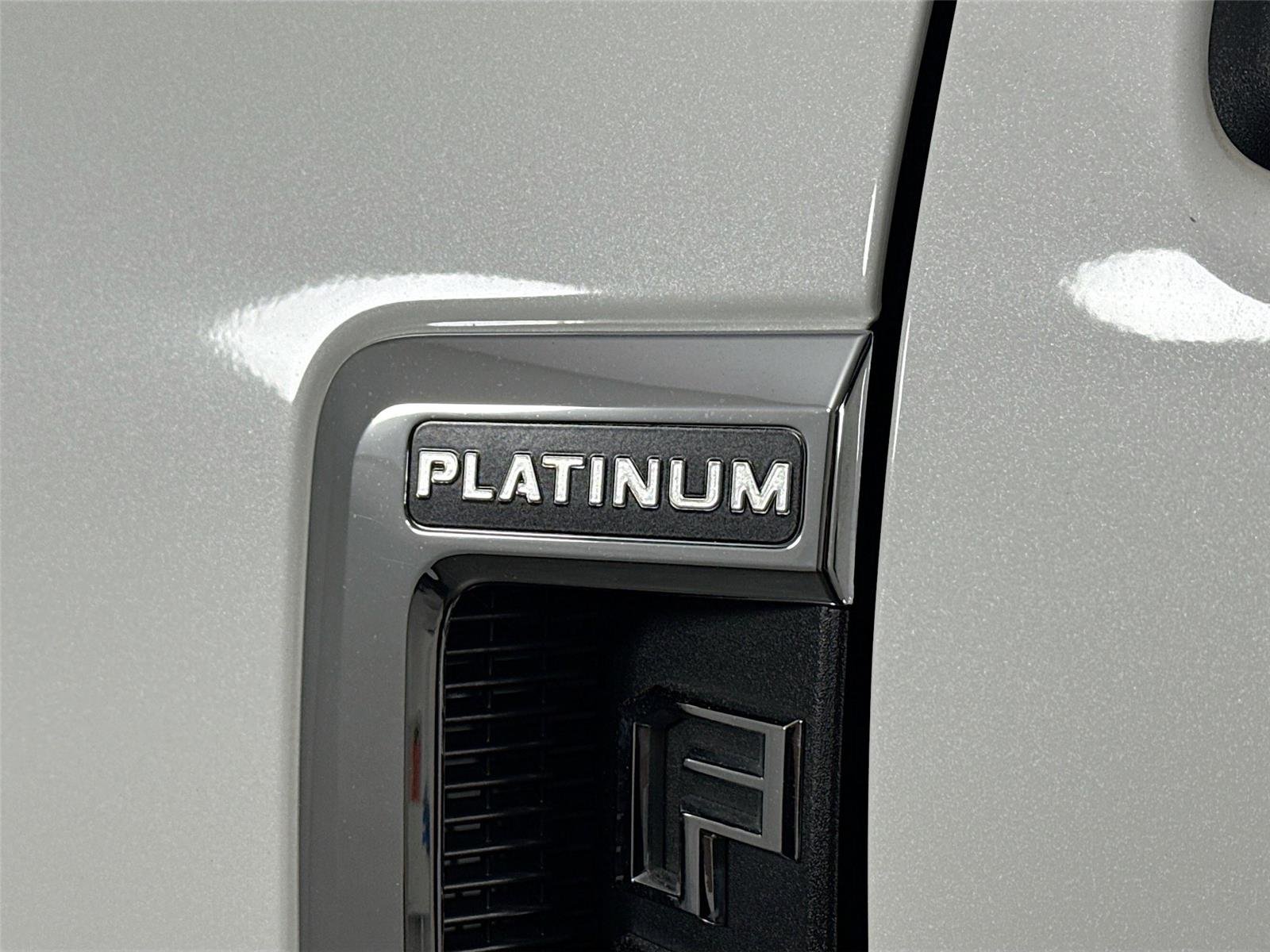 Used 2022 Star White Metallic Tri-Coat Ford Platinum image 15