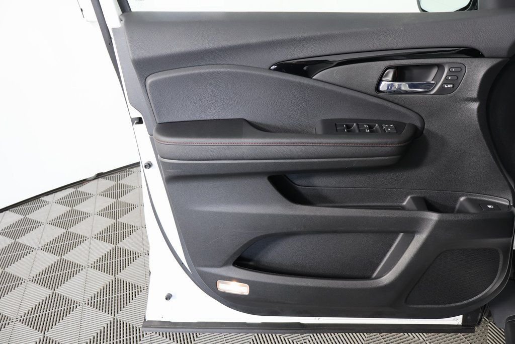 New 2026 Platinum White Pearl Honda Black Edition image 7