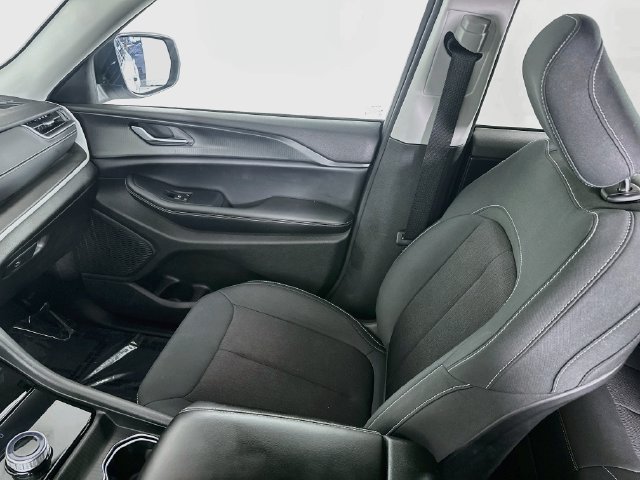Used 2023 White Jeep Laredo X image 23
