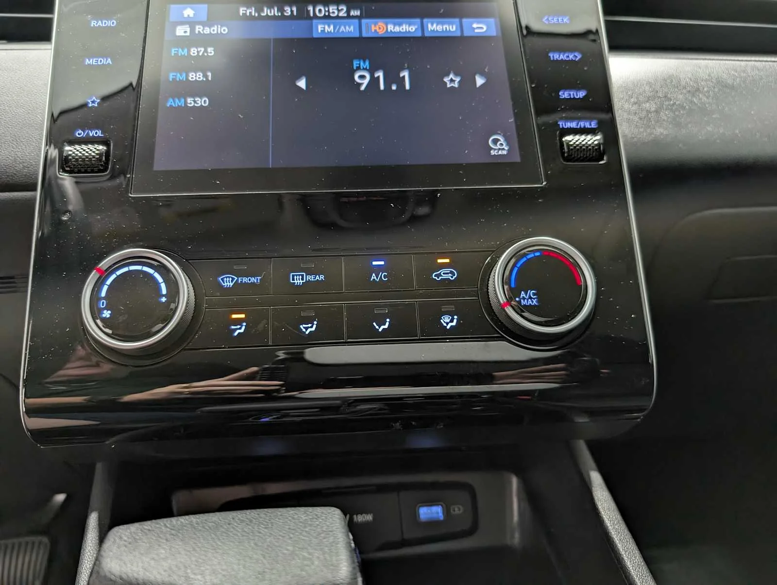 Used 2024 Hampton Gray Hyundai SE image 29
