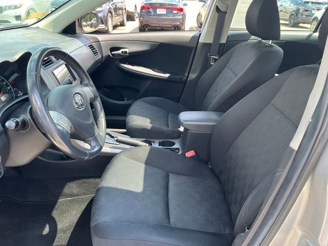 Used 2009 Silver Toyota  image 12