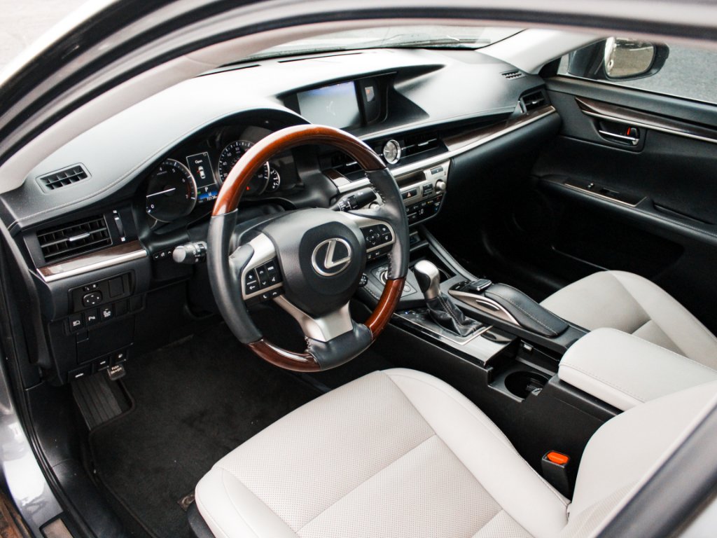 Used 2018 Nebula Gray Pearl Lexus Base image 9