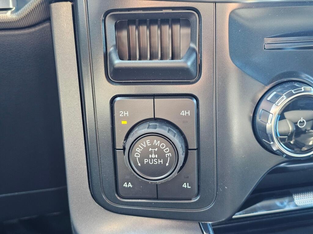 New 2026 Agate Black Metallic Ford Lariat® image 31