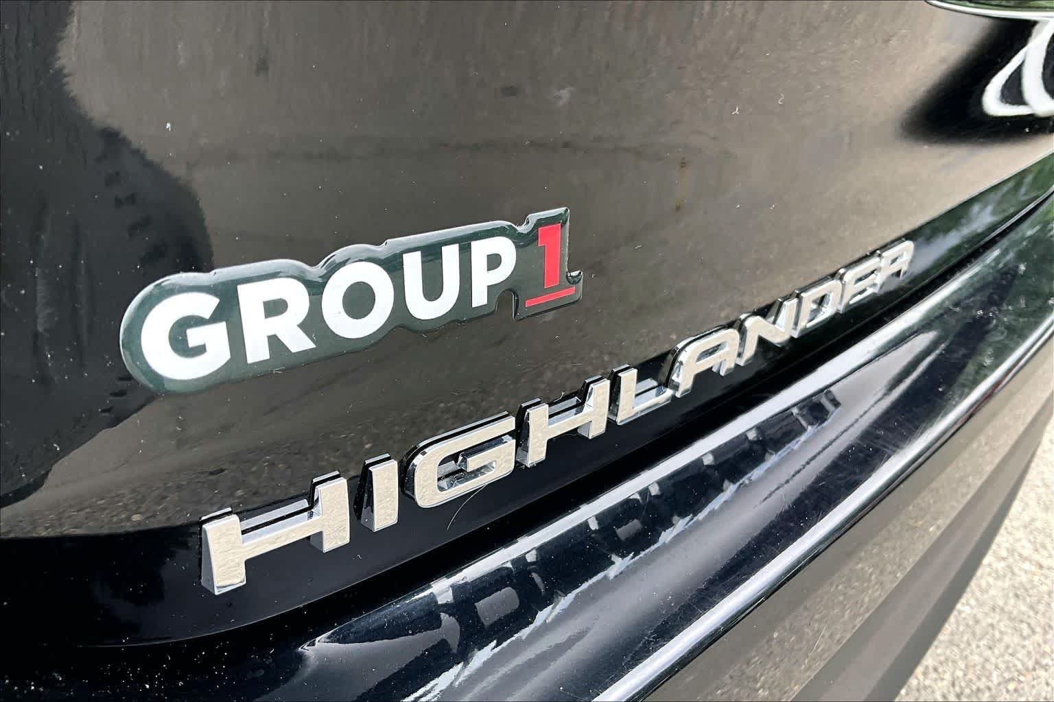 Used 2023 Midnight Black Metallic Toyota Hybrid XLE image 10