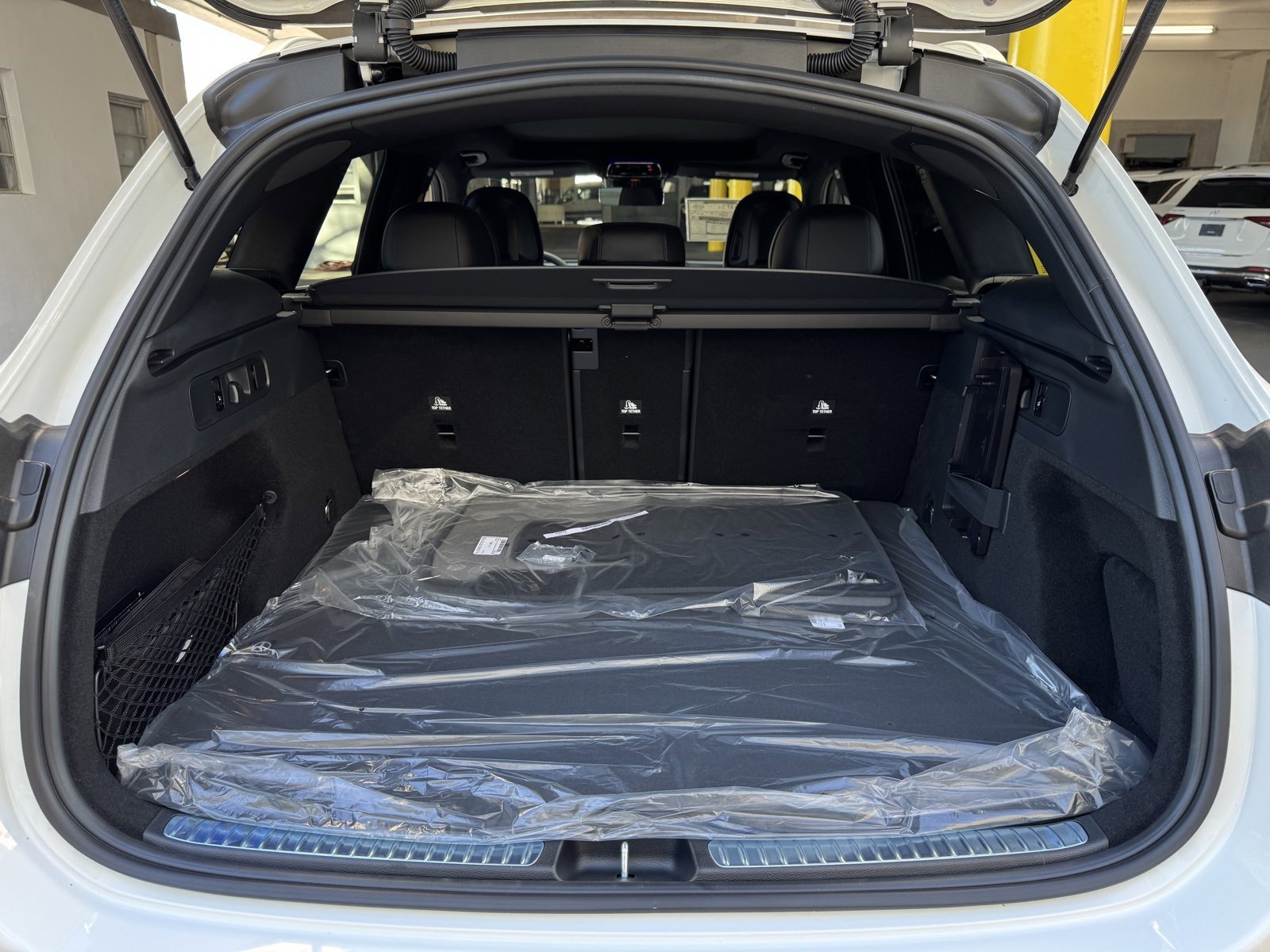 New 2026 Polar White Mercedes-Benz GLC 300 image 47