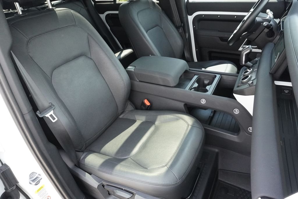 Used 2023 White Land Rover S image 24