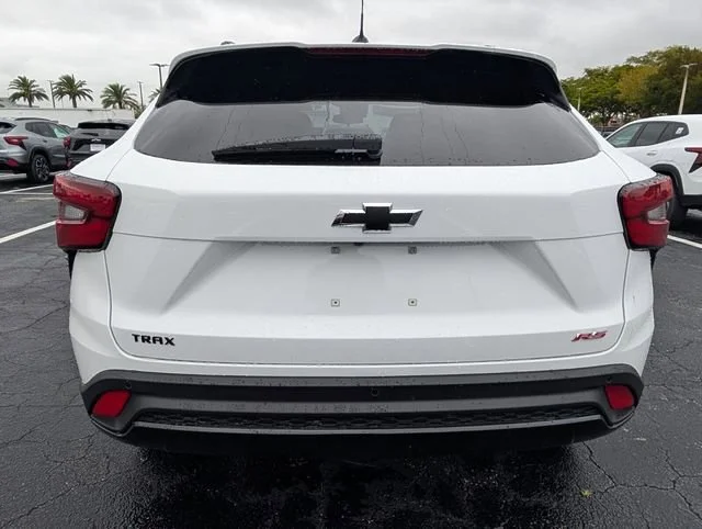 New 2026 Summit White Chevrolet 2RS image 8