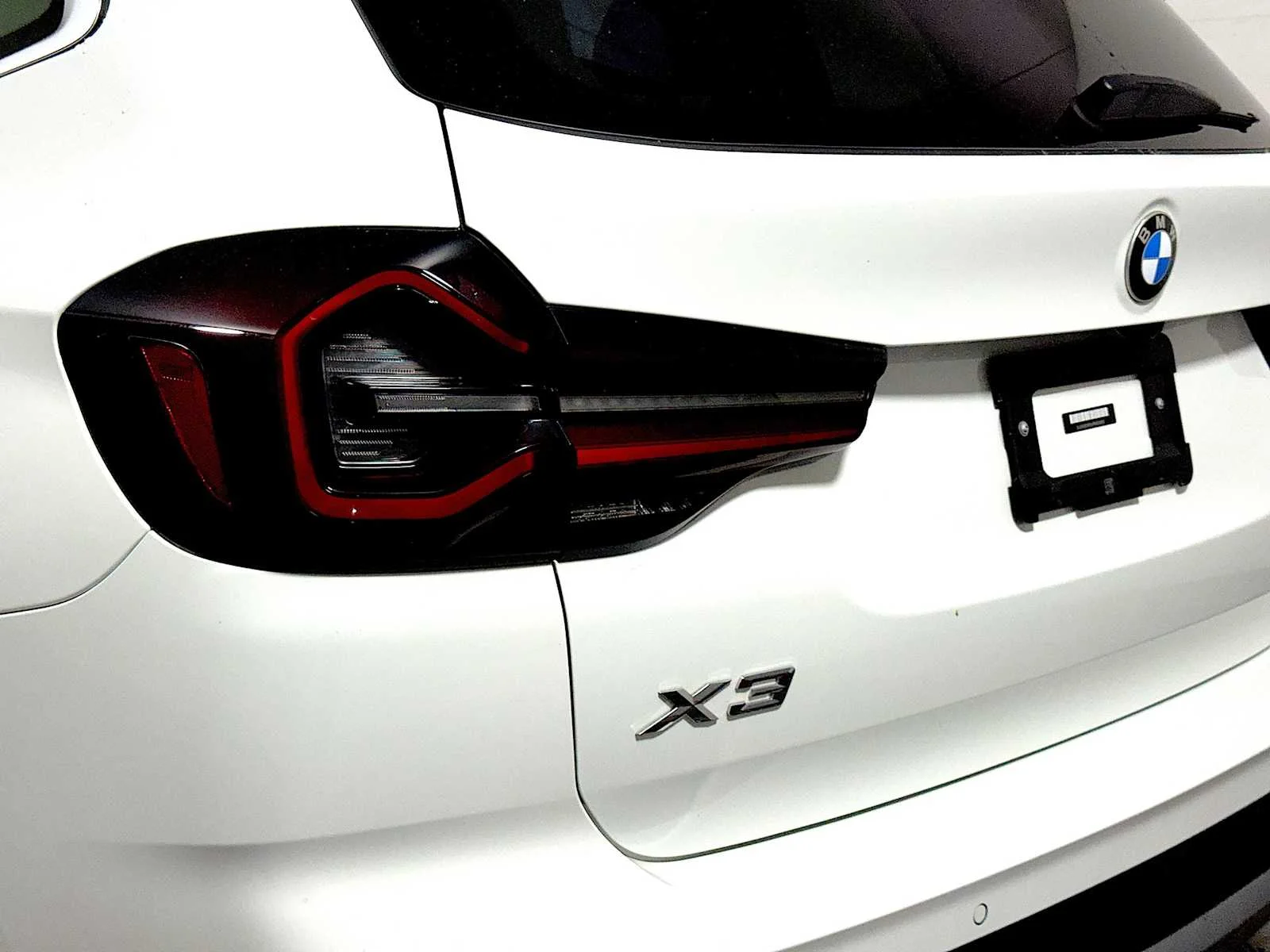 Used 2023 Alpine White BMW xDrive30i image 27