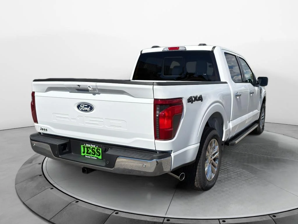 New 2026 Oxford White Ford XLT image 7