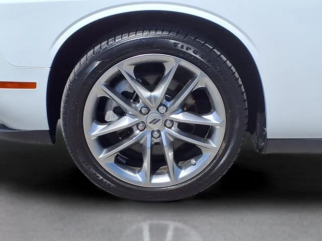 Used 2023 White Dodge SXT image 9