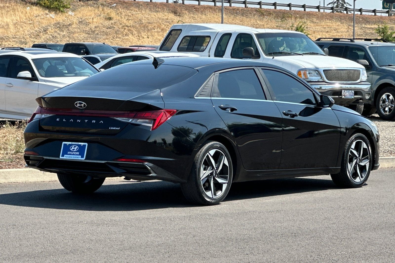 Used 2022 Black Hyundai Limited image 3