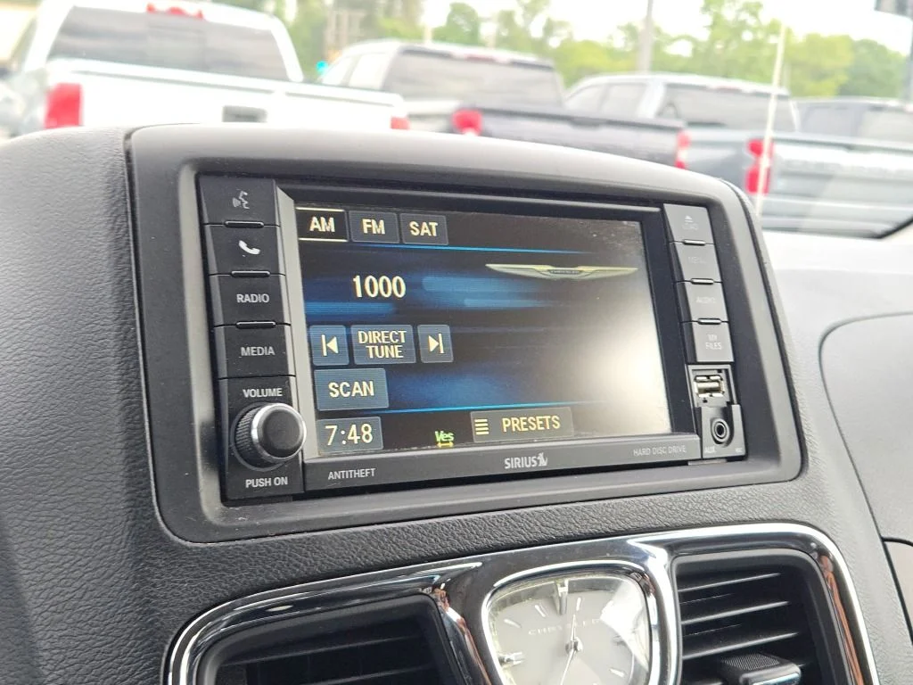 Used 2013 Silver Chrysler Touring-L image 31