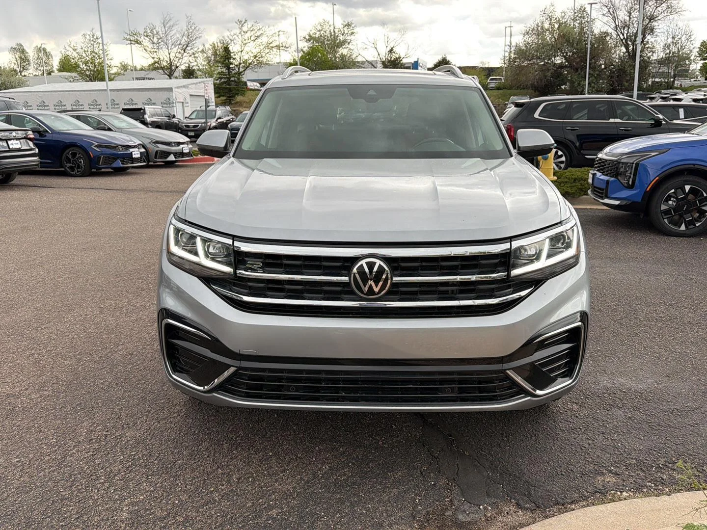 Used 2022 Pyrite Silver Metallic Volkswagen 3.6L V6 SEL R-Line image 2